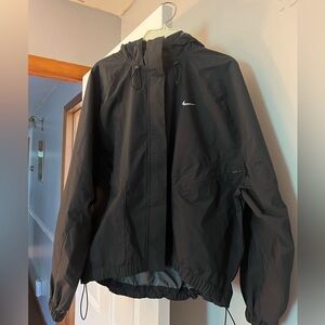 Selling women’s size medium Nike Storm-FIT swift jacket. In great condition.